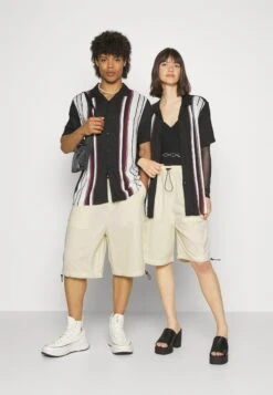 YOURTURN Genderless Parachute - Shorts - White -Yourturn 01ff1d83499c4dea966e1d19dde1436a