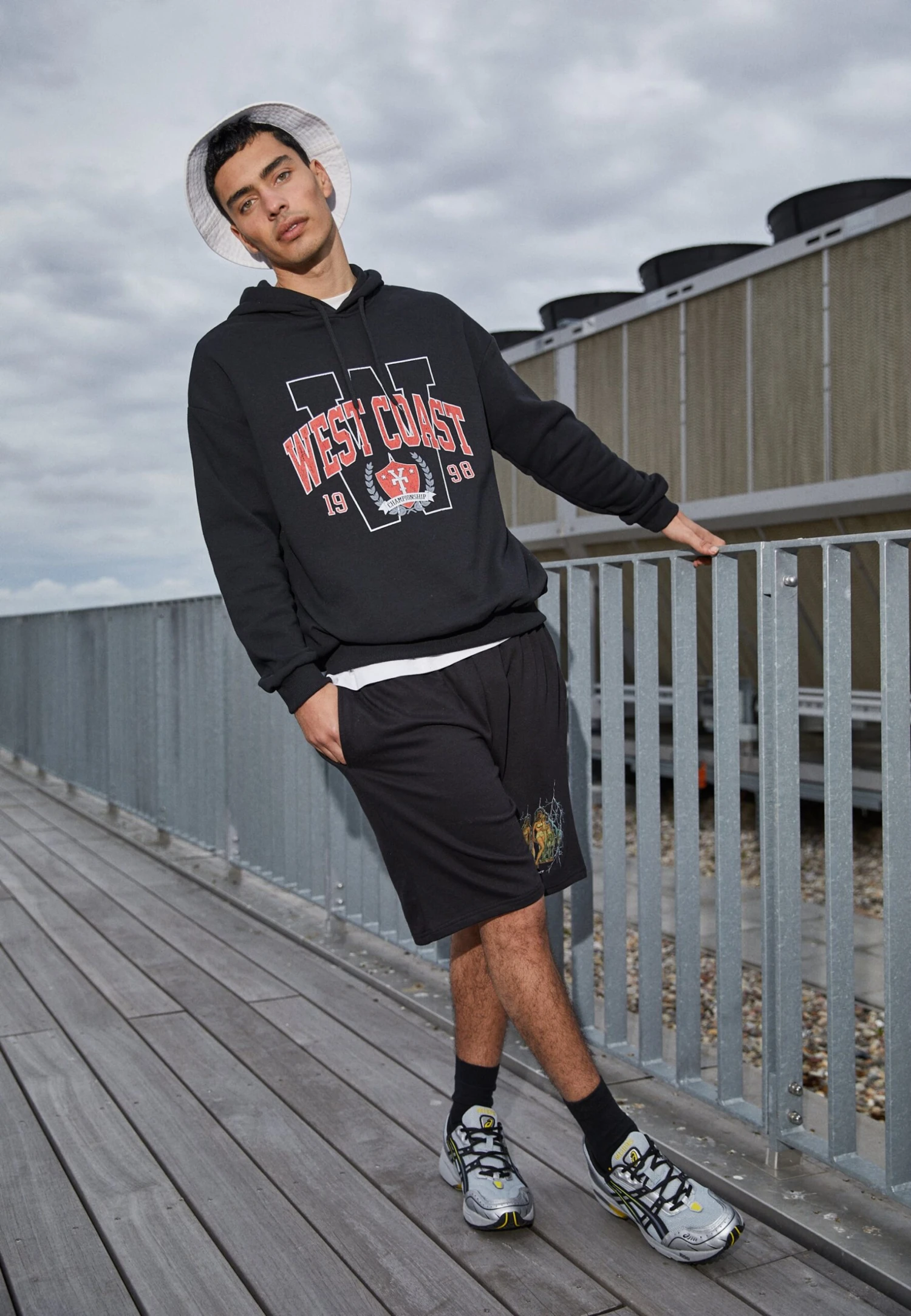 YOURTURN Sweater - Black 3 YOURTURN Sweater - Black