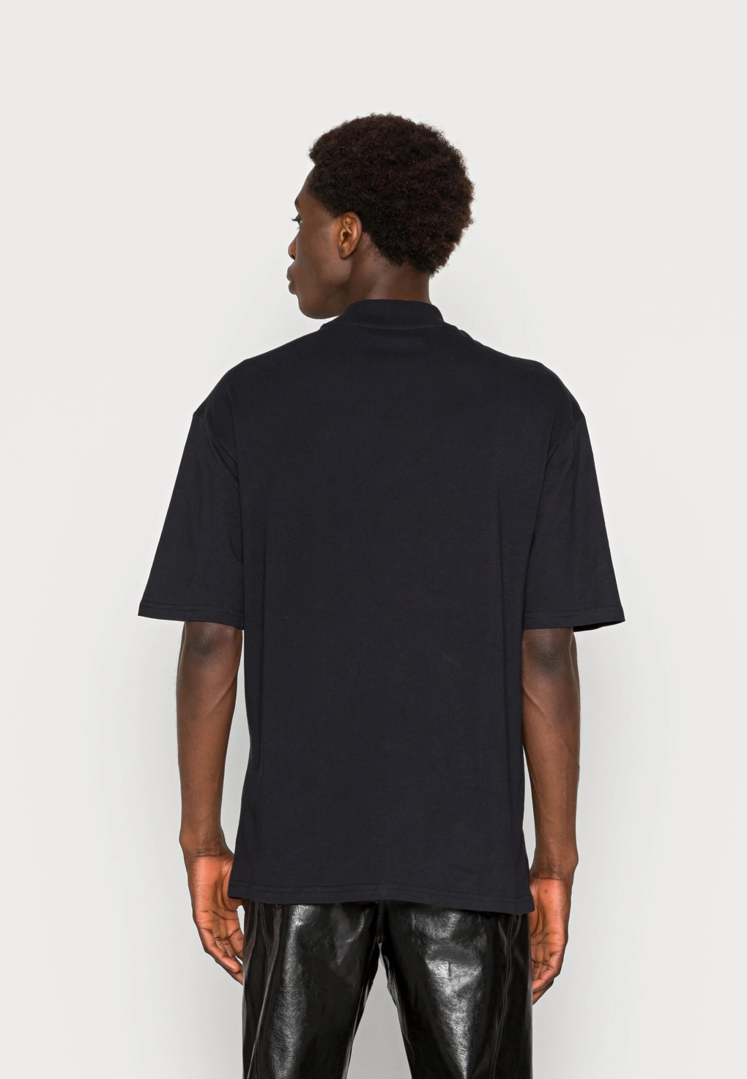 YOURTURN Unisex - T-Shirt Print -Black 5 YOURTURN Unisex - T-Shirt Print -Black - Afbeelding 3