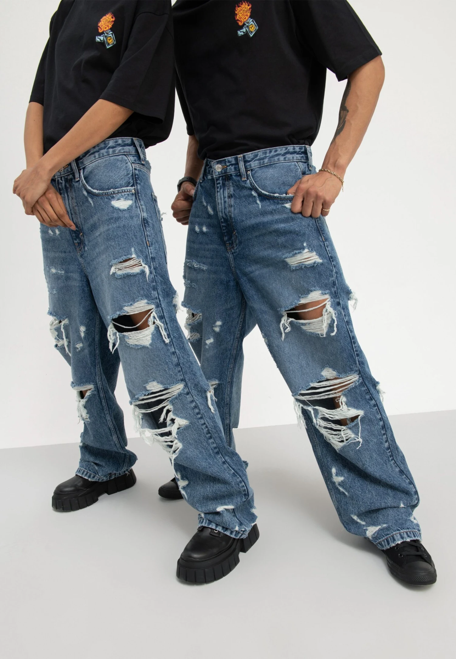 YOURTURN Unisex - Relaxed Fit Jeans - Light Blue Denim 3 YOURTURN Unisex - Relaxed Fit Jeans - Light Blue Denim