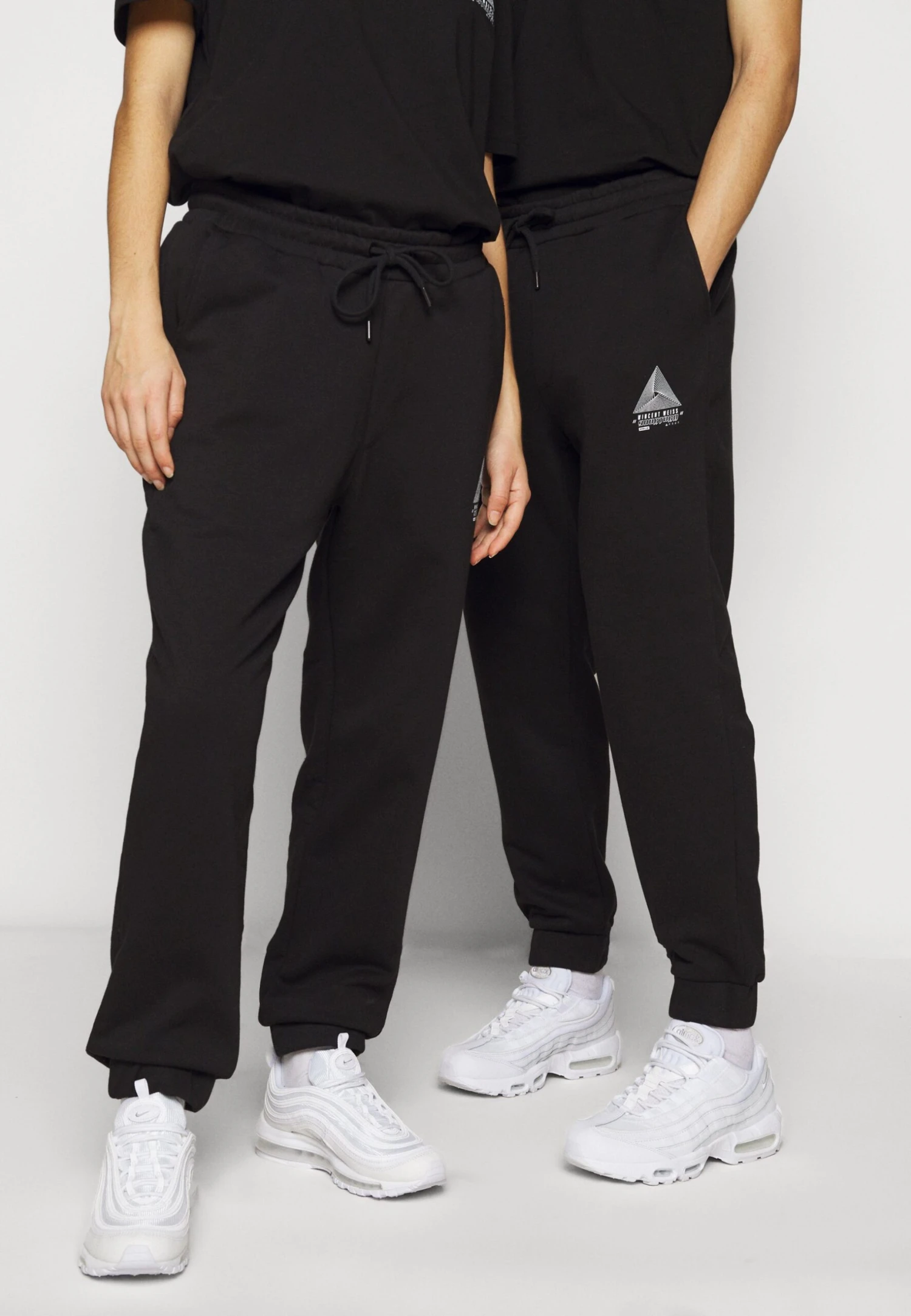 YOURTURN Wincent Weiss Basic - Trainingsbroek - Black 5 YOURTURN Wincent Weiss Basic - Trainingsbroek - Black - Afbeelding 3
