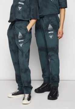 YOURTURN Wincent Weiss Unisex - Trainingsbroek - Black -Yourturn 3fd66f9c53654e0cb7e900af39037588