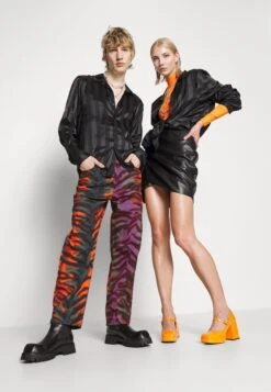 YOURTURN Festive Unisex - Overhemd - Black 11 YOURTURN Festive Unisex - Overhemd - Black -Yourturn 46aef2ab5be6497c873b85860e84630f