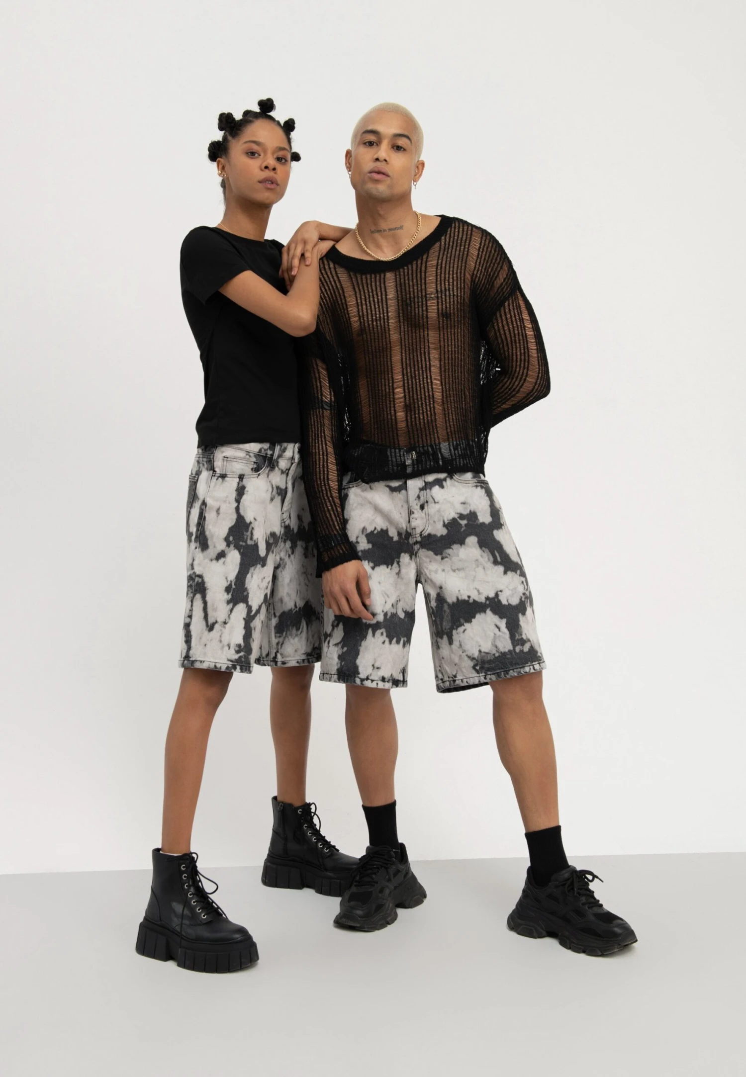 YOURTURN Unisex - Jeansshort - Black Denim 4 YOURTURN Unisex - Jeansshort - Black Denim - Afbeelding 2