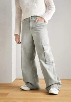 YOURTURN Unisex - Relaxed Fit Jeans - Light Blue Denim