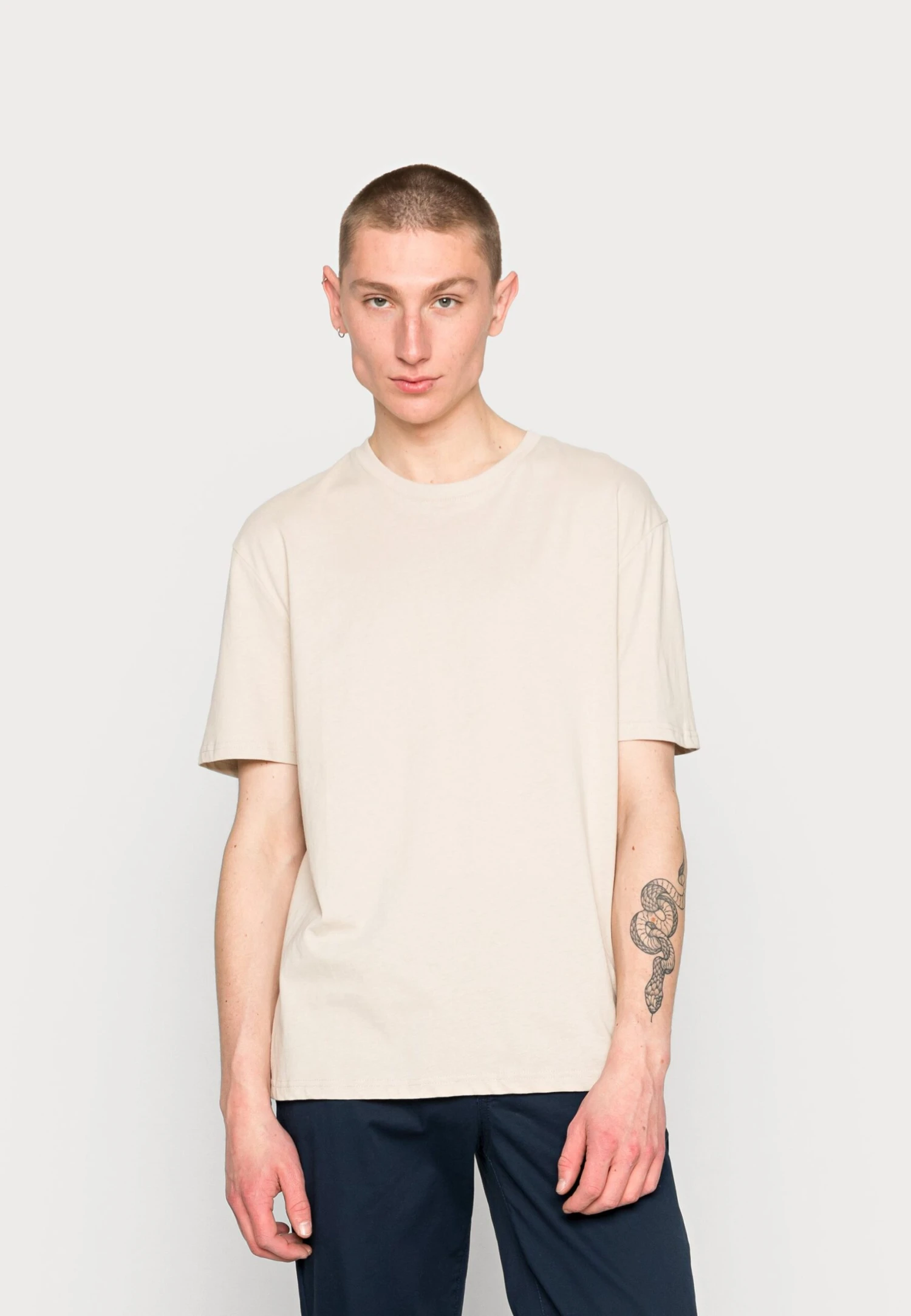 YOURTURN Unisex 5 Pack - T-Shirt Basic - Dark Grey/White/Beige 4 YOURTURN Unisex 5 Pack - T-Shirt Basic - Dark Grey/White/Beige - Afbeelding 2