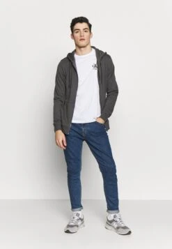 YOURTURN Longsleeve - White -Yourturn 9e9747f8b0cf44b1a3b569765186459a