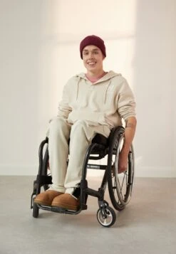 YOURTURN Trainingsbroek - Beige -Yourturn a109ae63d8cb4653bb9941811304b10b