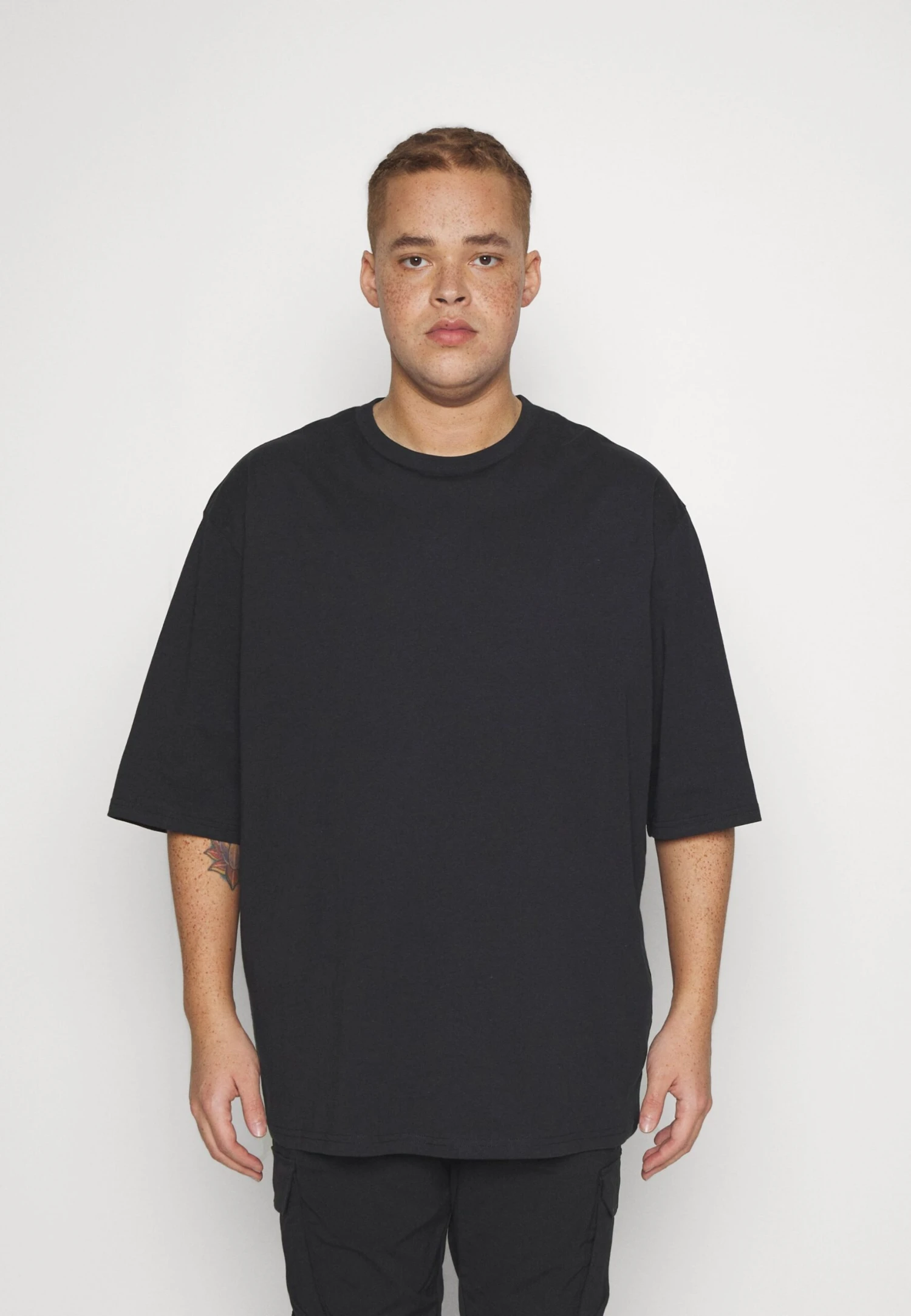 YOURTURN Unisex 3 Pack- T-Shirt Basic - White/Lilac/Black 6 YOURTURN Unisex 3 Pack- T-Shirt Basic - White/Lilac/Black - Afbeelding 4