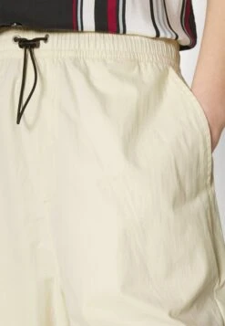 YOURTURN Genderless Parachute - Shorts - White -Yourturn c4b7617e30964d8d94222559c32c9f62