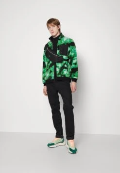 Yourturn -Yourturn d390cf40591e472c91dedd85c0b59da9