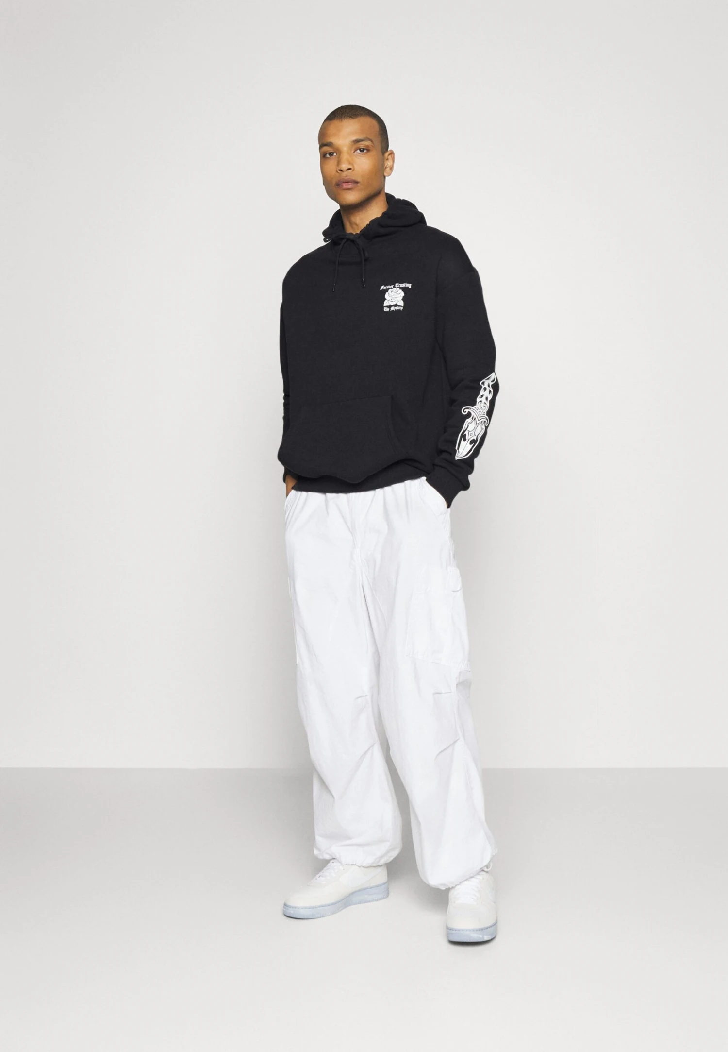 YOURTURN Rose Knife Unisex - Hoodie - Black 4 YOURTURN Rose Knife Unisex - Hoodie - Black - Afbeelding 2