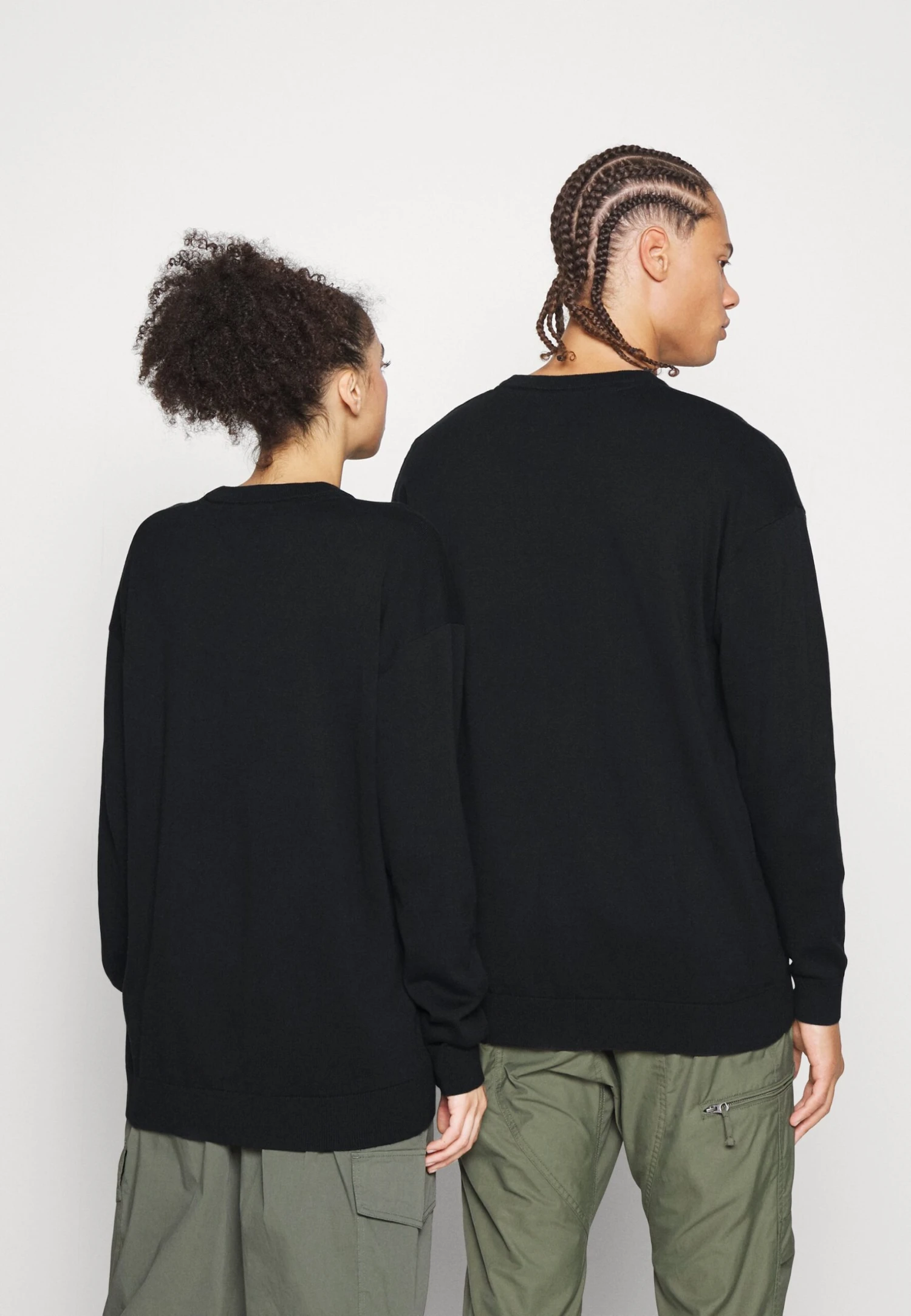 YOURTURN Crewneck With A Flower - Trui - Black 5 YOURTURN Crewneck With A Flower - Trui - Black - Afbeelding 3