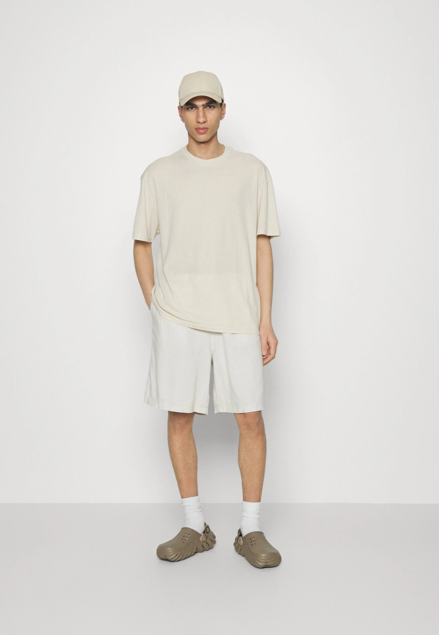 YOURTURN Unisex 2 Pack - T-Shirt Basic - Offwhite/Light Green 3 YOURTURN Unisex 2 Pack - T-Shirt Basic - Offwhite/Light Green